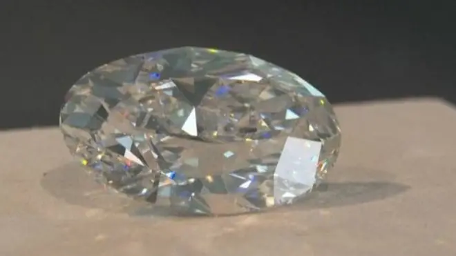 سنہ2018 میں کینیڈا کی ایک کان سے برآمد ہونے والا یہ ہیرا 271 کیریٹ کے پتھر سے لیا گیا تھا