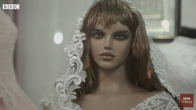 Qadınları himenoplastika ("qızlıq pərdəsinin" tikilməsi) əməliyyatına sövq edən amillər fərqlənir.