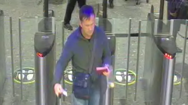 Александр Петров в аэропорту Хитроу, 4 марта 2018 года