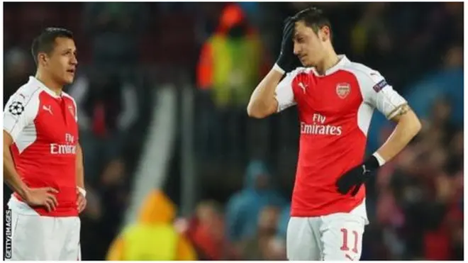 Sanchez kushoto na Ozil Kulia