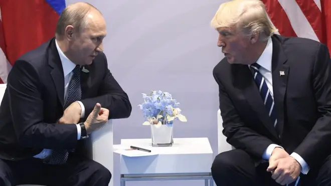 ඇමරිකානු ජනාධිපති ඩොනල්ඩ් ට්‍රම්ප් සහ රුසියානු ජනාධිපති ව්ලැද්මීර් පූතින්