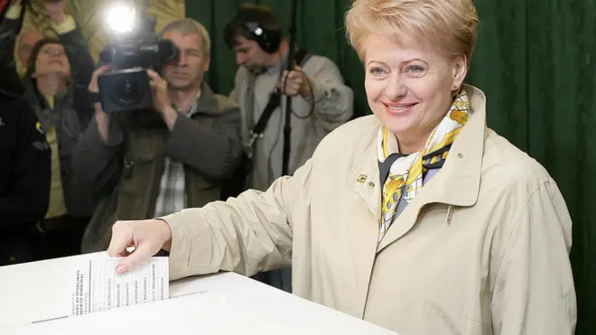 У травні 2009 року Даля Грибаускайте виграла вибори президента Литви вже у першому турі з 69% голосів. Її найближчого суперника підтримали тільки 12% виборців. До обрання президентом протягом п'яти років Даля Грибаускайте працювала єврокомісаром з фінансів та бюджету