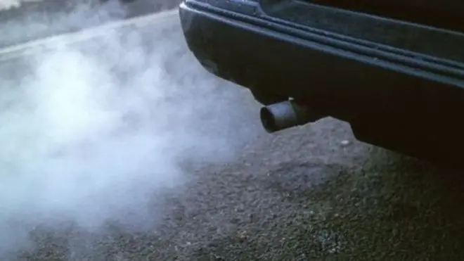 වාහනයකින් පිටවන දුම