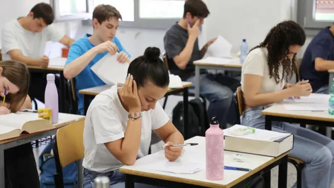 Студенти, млади, индекс