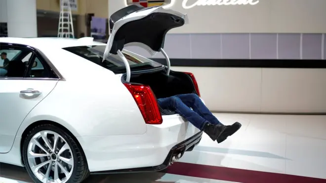 Чоловік у багажнику