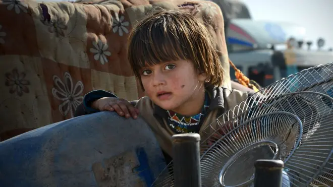 سرکاری اعداد و شمار کے مطابق اس وقت قبائلی علاقوں کے کوئی 70 ہزار خاندان خیموں اور عارضی رہائش گاہوں میں زندگی گزارنے پر مجبور ہیں