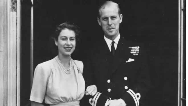 सगाई के बाद प्रिंसेज़ एलिज़ाबेथ अपने पति के साथ