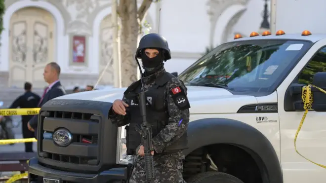 شارع الحبيب بورقيبة أخلي أمس بعد الهجوم