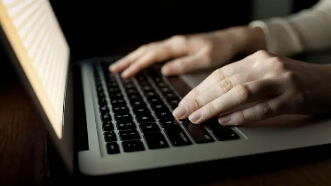 Тролли не прекращают своей работы