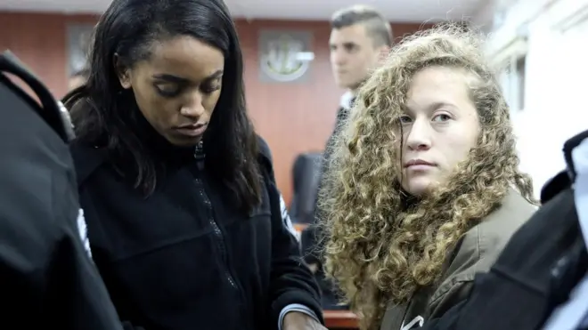 عهد التميمي خلال جلسة توجية الاتهام