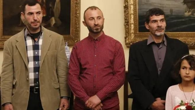 Рибалки-рятівники: албанець Джейк Гані (по центру), єгиптяни Ібрагім Махмуд Муса (справа) і Емад Аль Хаймі (зліва)