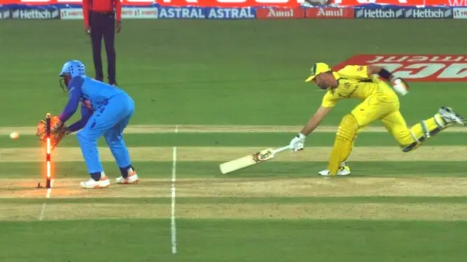 మ్యాక్స్వెల్ రనౌట్