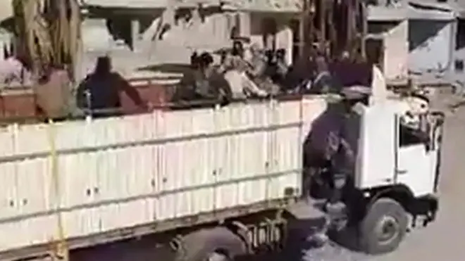 ရက်ကာကနေ အိုင်အက်စ် ရာပေါင်းများစွာ ထွက်ခွာခွင့်ပေးခဲ့