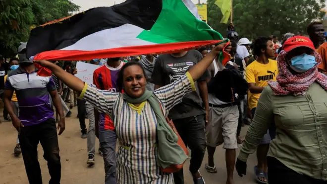 محتجة سودانية