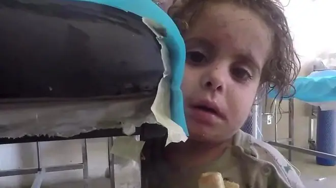 イラク北部の主要都市モスルでは、過激派組織のいわゆる「イスラム国」（IS）への勝利宣言が先週末に出されたばかりだが、以前として最大3000人が避難できずにいる。