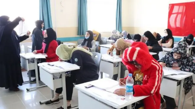 د افغان - ترک ښوونځیو داخلې ګډونوالې نجونې