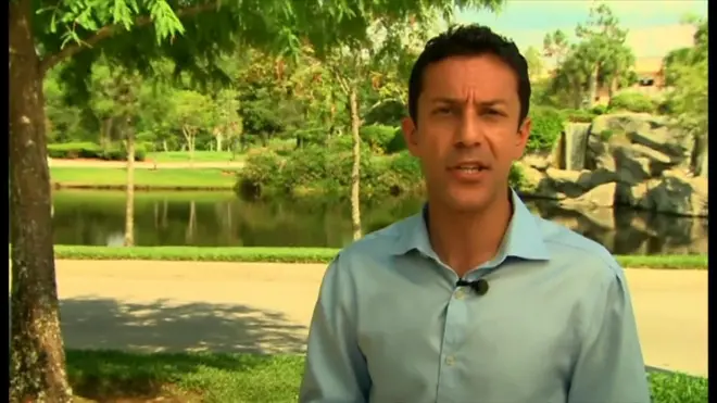 米南部フロリダ州オーランドのテーマパーク「ディズニーワールド」近くのホテルにある人口湖で、家族と訪れていた2歳の男児がワニに襲われた。郡保安官は15日、男児の溺死体が見つかったと発表した。