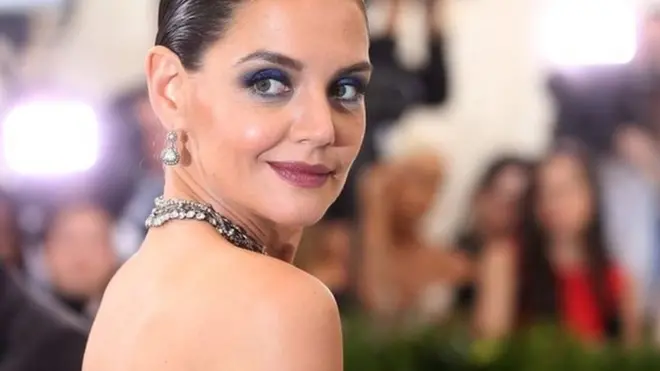 Katie Holmes está entre los nombres de famosos que que hicieron el curso de Harvard.