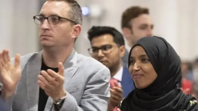 ኢልሃን ዑመር ምስ ቲም ሞይነት