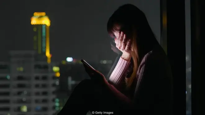 Media sosial memberikan cara baru bagi perundung untuk melakukan aksinya, sementara korban seringkali justru tidak melaporkan insiden yang mereka alami