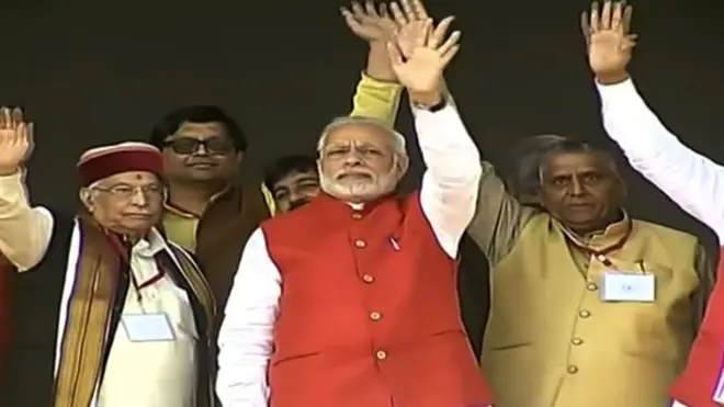 مودی اپنے انتخابی جلسوں میں کبھی کبھی پاکستان کے خلاف سرجیکل سٹرائیک اور سخت موقف اختیار کرنے کا بھی ذکر کرتے ہیں