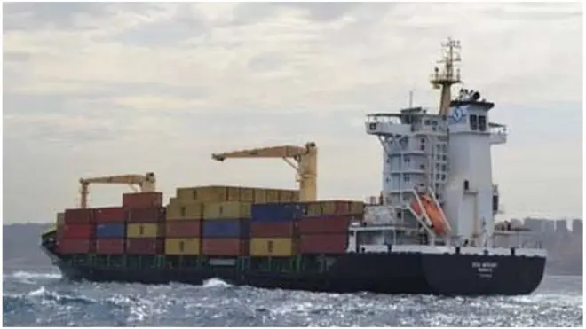 የአልጄሪያ የባሕር ኃይል አባላት መርከቧን ኦራን በተሰኘችው ወደብ ታግታ እንድትቆይ አድርገዋል