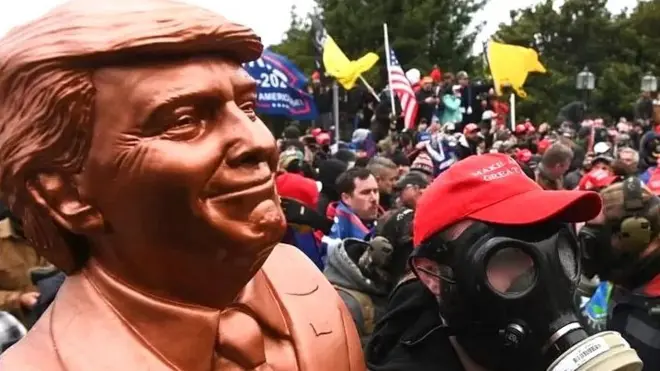 бюст Трампа