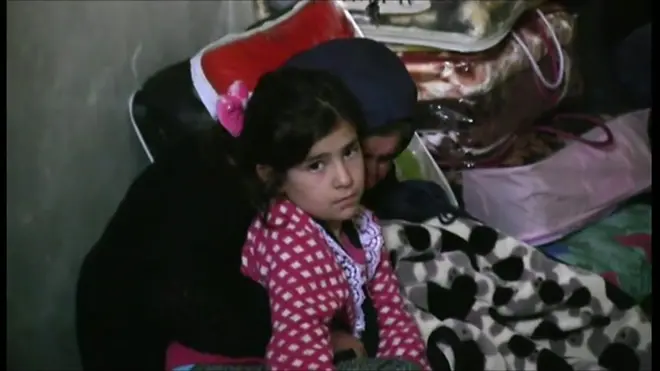 أفاد المرصد السوري لحقوق الانسان أن قوات تركية ومقاتلين متحالفين معها من المعارضة السورية قصفوا بكثافة مدينة عفرين الخاضعة للأكراد في الشمال مما أدى إلى مقتل 18 شخصا.