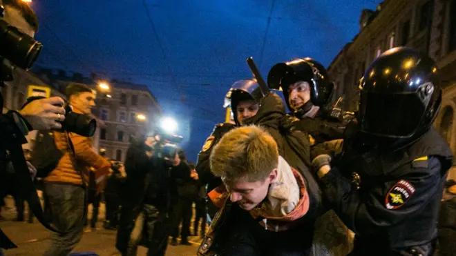 Несогласованные акции в России обычно заканчиваются задержаниями