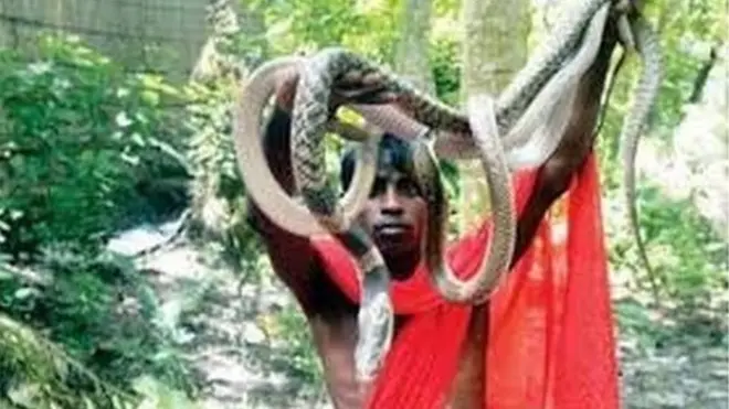 Eeyan to gbe ejo lọwọ