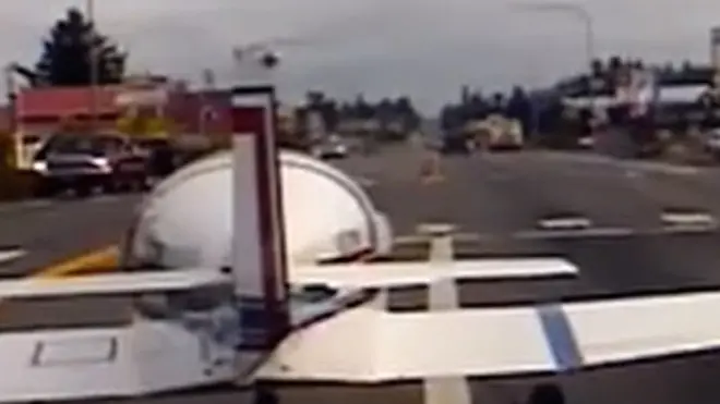 Самолет сел успешно и никто не пострадал.