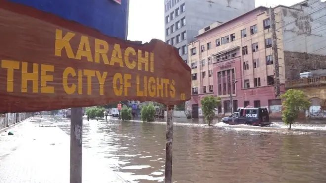 کراچی میں بارش کا پانی