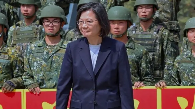 與洪都拉斯斷交前一天（25日），蔡英文在嘉義縣視察軍隊。