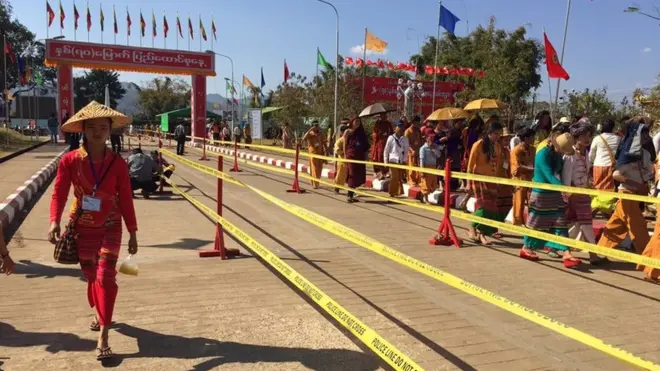 ပင်လုံမြို့ လုံခြုံရေးကိုတော့ အထူး တင်းကျပ်ထားတာ တွေ့ရပြီး တပ်မတော်၊ ရဲတပ်ဖွဲ့ နဲ့ ဒေသခံလူငယ်တွေက ပူးပေါင်းဆောင်ရွက်နေ