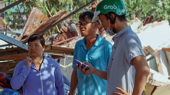 Nhà hoạt động Phạm Thanh Nghiêp và chồng tại nơi từng là căn nhà mới xây của vợ chồng bà