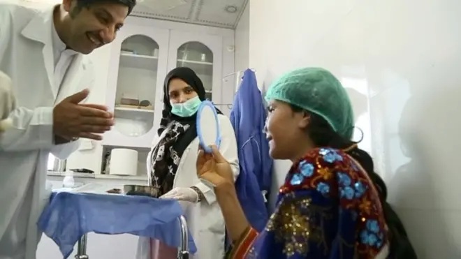 डा. जाल्माइ खान अहमदजाईले निःशुल्क शल्यक्रिया र अन्य उपचार गरिदिए