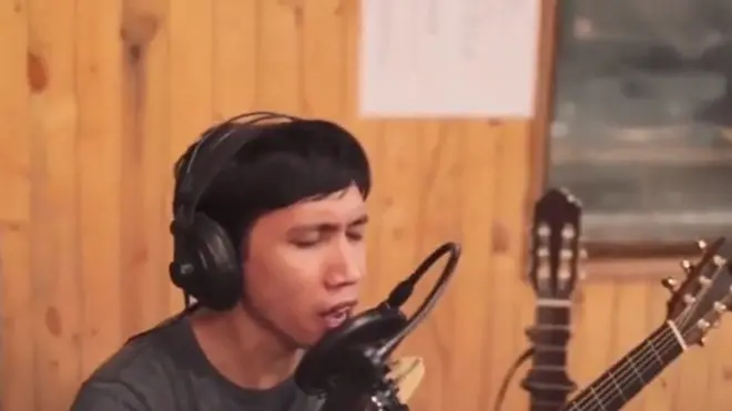 Ananda Badudu adalah gitaris dalam grup musik Banda Neira