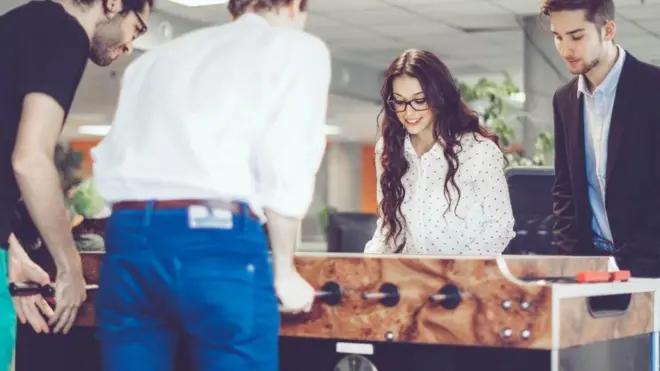 Meski biaya hidup di berbagai negara meningkat, gaji karyawan di seluruh dunia cenderung stagnan.