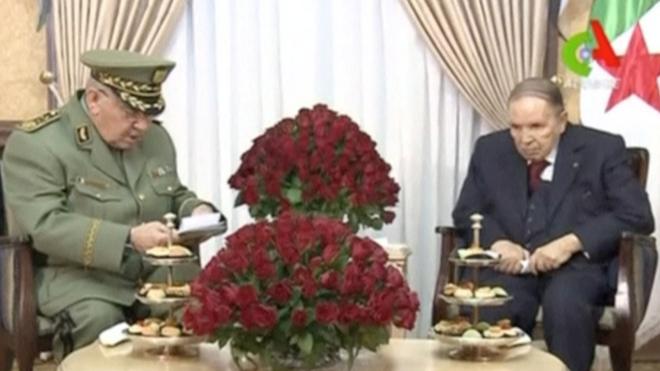 الرئيس بوتفليقة مع رئيس أركان الجيش