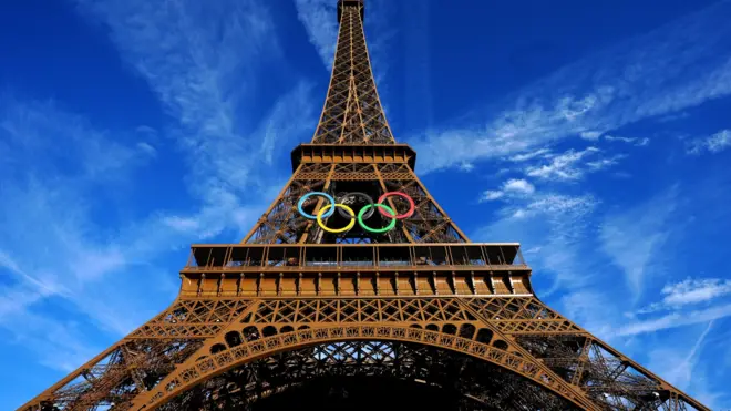 掛上了奧運五環的巴黎鐵塔(21/7/2024)