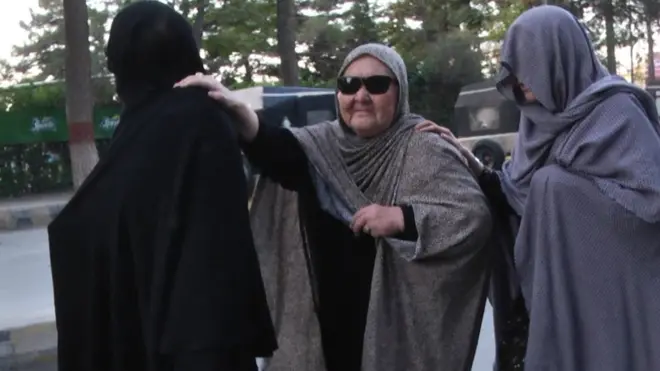 اس مظاہرے میں بینائی سے محروم خواتین بھی شامل تھیں