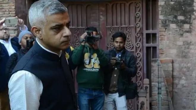 అమృత్‌సర్ లోని జలియన్‌వాలా బాగ్‌ను సాదిఖ్ ఖాన్ బుధవారం సందర్శించారు