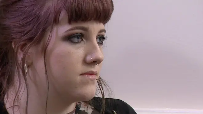 Megan Clark mengaku ingin menanggapi pernyataan hakim dengan positi, namun menegaskan, kasus perkosaan tak pernah dikarenakan oleh kesalahan korban.