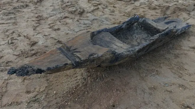 Čamci koji su napravljeni od jednog debla drveta nazivaju se monoksili i jedan takav je pronađen u kopu Drmno termoelektrane Kostolac.