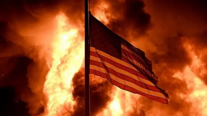 Bendera Amerika Serikat di gedung Community Corrections Division, Konosha, dengan latar kebakaran akibat kerusuhan, Senin (24/08).