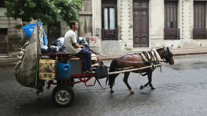 Muchas instituciones en Uruguay se quedaron en el pasado glorioso que vivieron en los años 50.