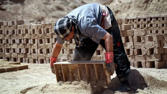 افغان چارواکي وايي هره ورځ سلګونه افغان کډوال اړوېستل کیږي چې له ایرانه خپل هېواد ته ستانه شي