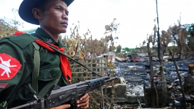 တိုက်ပွဲဖြစ်ရာ ရွာတွေမှာလည်း မီးလောင် ခဲ့လို့ အိမ်ခြေ တော်တော်များများ ပျက်စီး