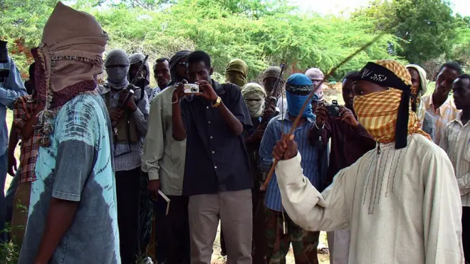 Iwu sharia na-abụkarị isiokwu ndọrọndọrọ n'etti ndị alakụba omenala na ndị mgbanwe ihe.