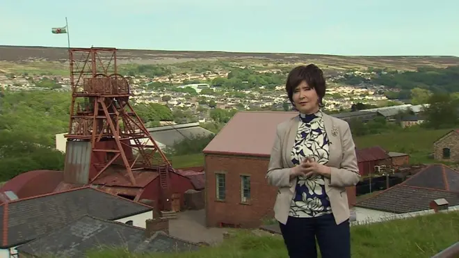 Яна на фоне "Большоя Ямы"